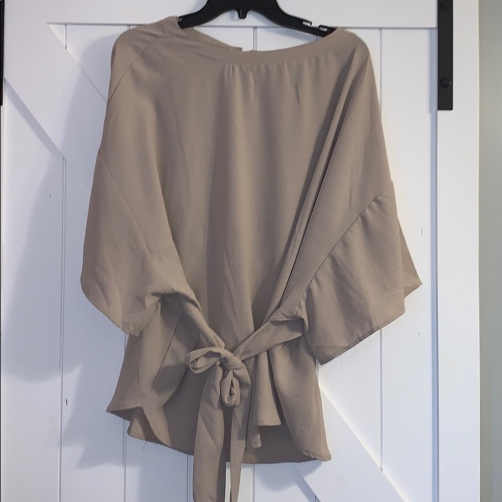 Adorable wing-sleeved top